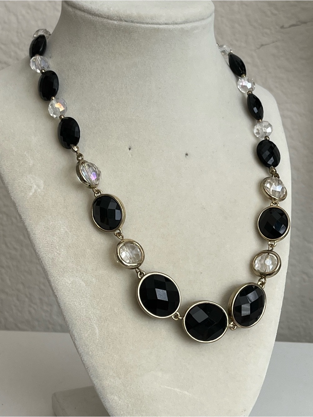 VTG Black & Clear Bezel Acrylic Bead Bib Necklace 20”